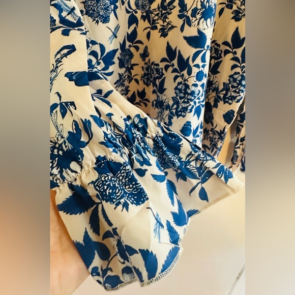 Floral Blue and White Women's Silky Blouse, XXL, NWT - Picture 4 of 6